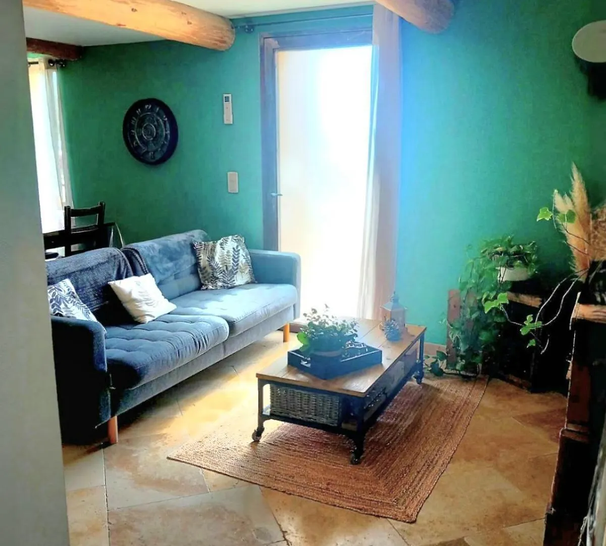 Holiday home Gite Entier En Campagne Pernes-les-Fontaines