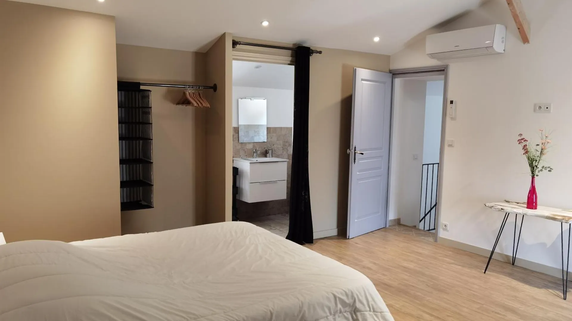 Holiday home Gite Entier En Campagne Pernes-les-Fontaines