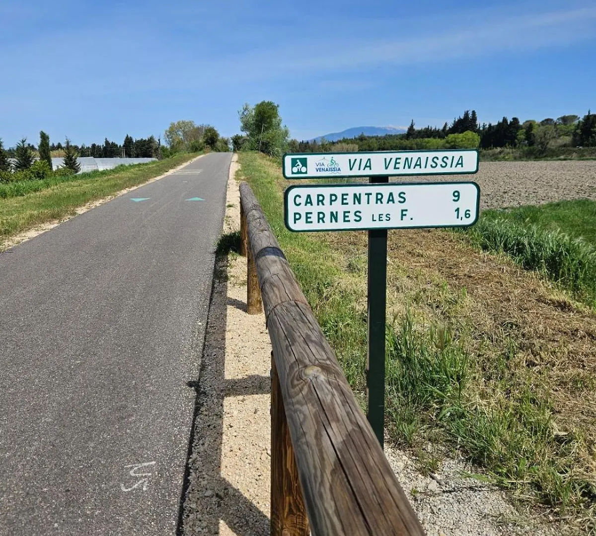 Holiday home Gite Entier En Campagne Pernes-les-Fontaines